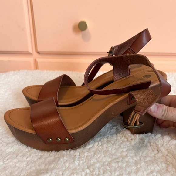 Big Buddha Brown Leather Chunky Heels 8 - Picture 2 of 6